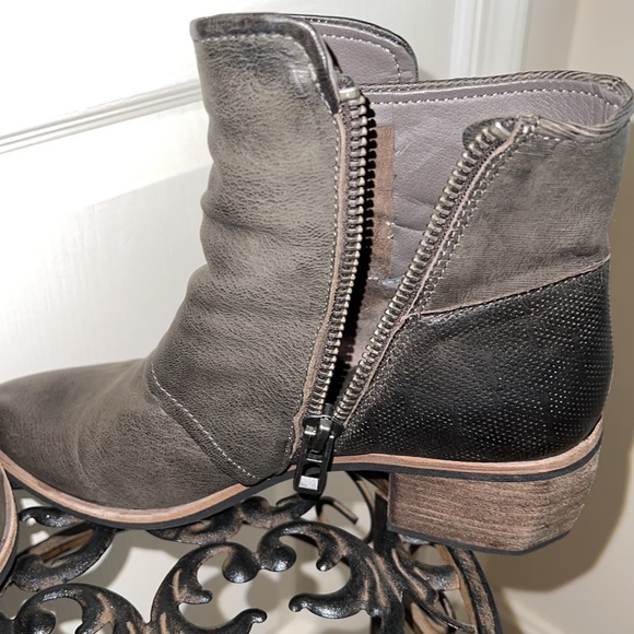 Dolce Vita Marley Gray Distressed Zip Booties - Picture 7 of 10